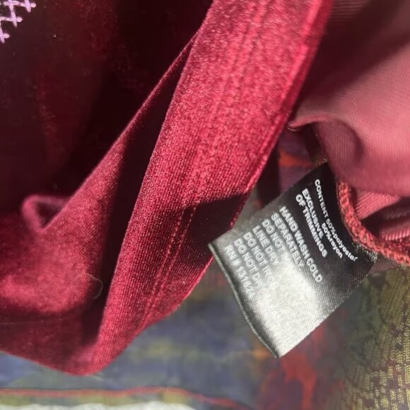 Calessa Womens Velour Top Size Petite Medium Embroidered - Picture 4 of 5